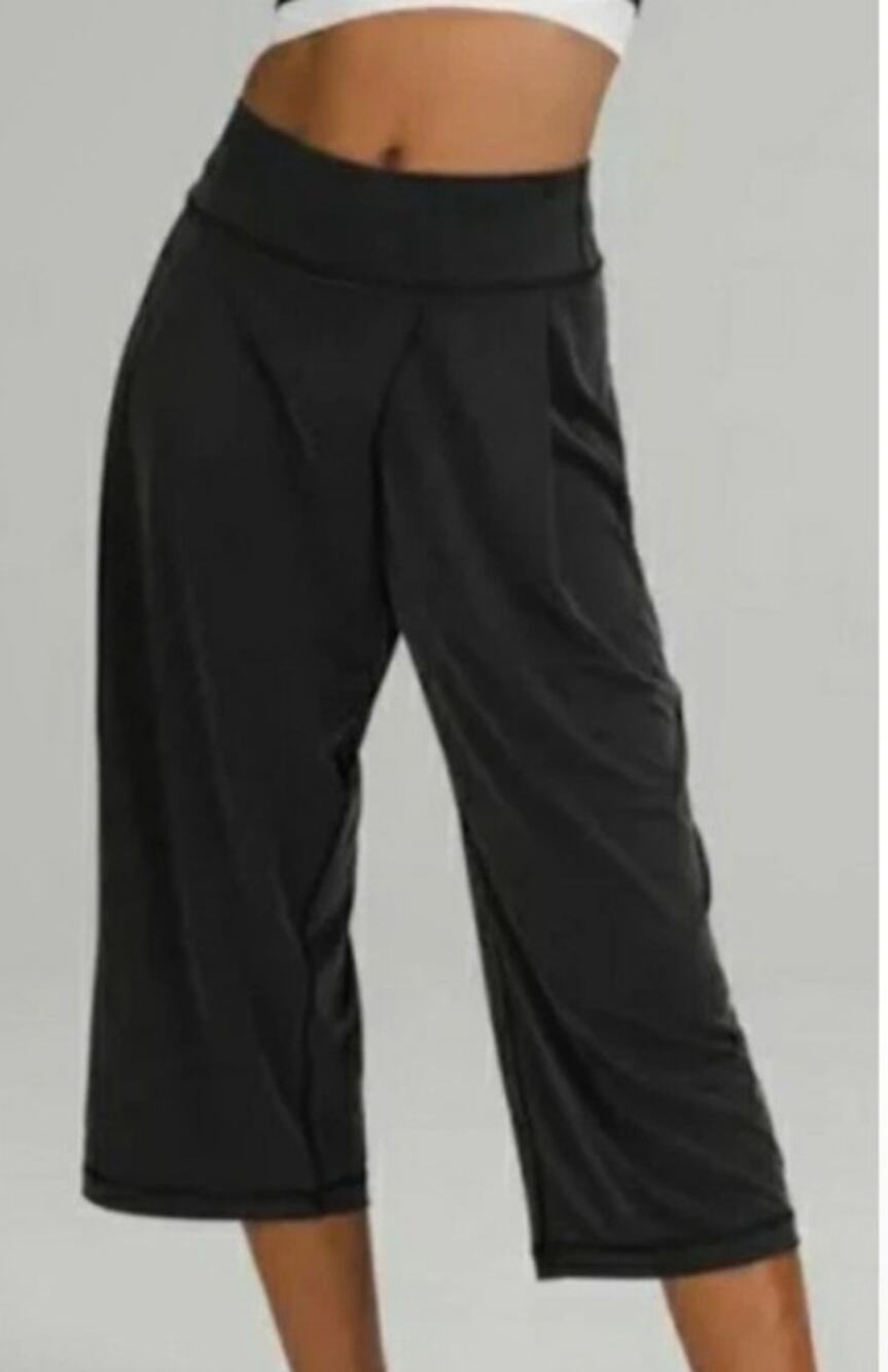 Lululemon culotte black shorts size 8